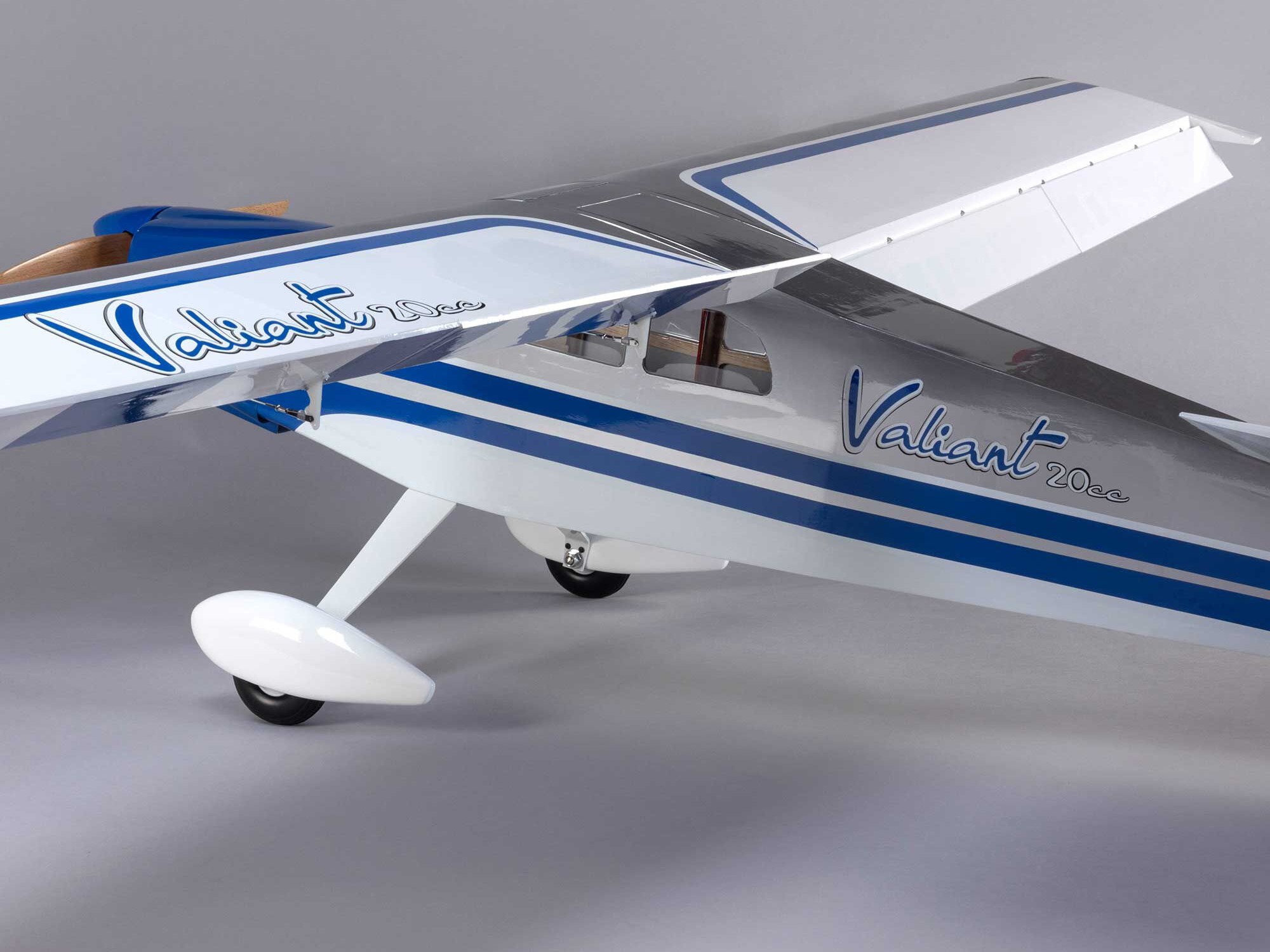 Valiant 20cc EP PNP, 86.5"-18