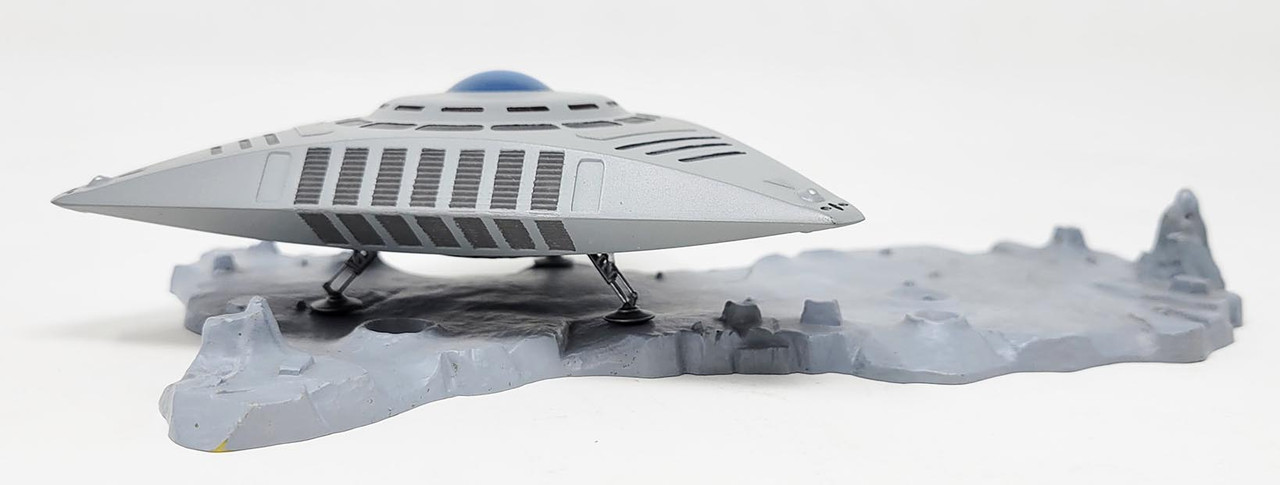 TR3 UFO with Base (5in)-4