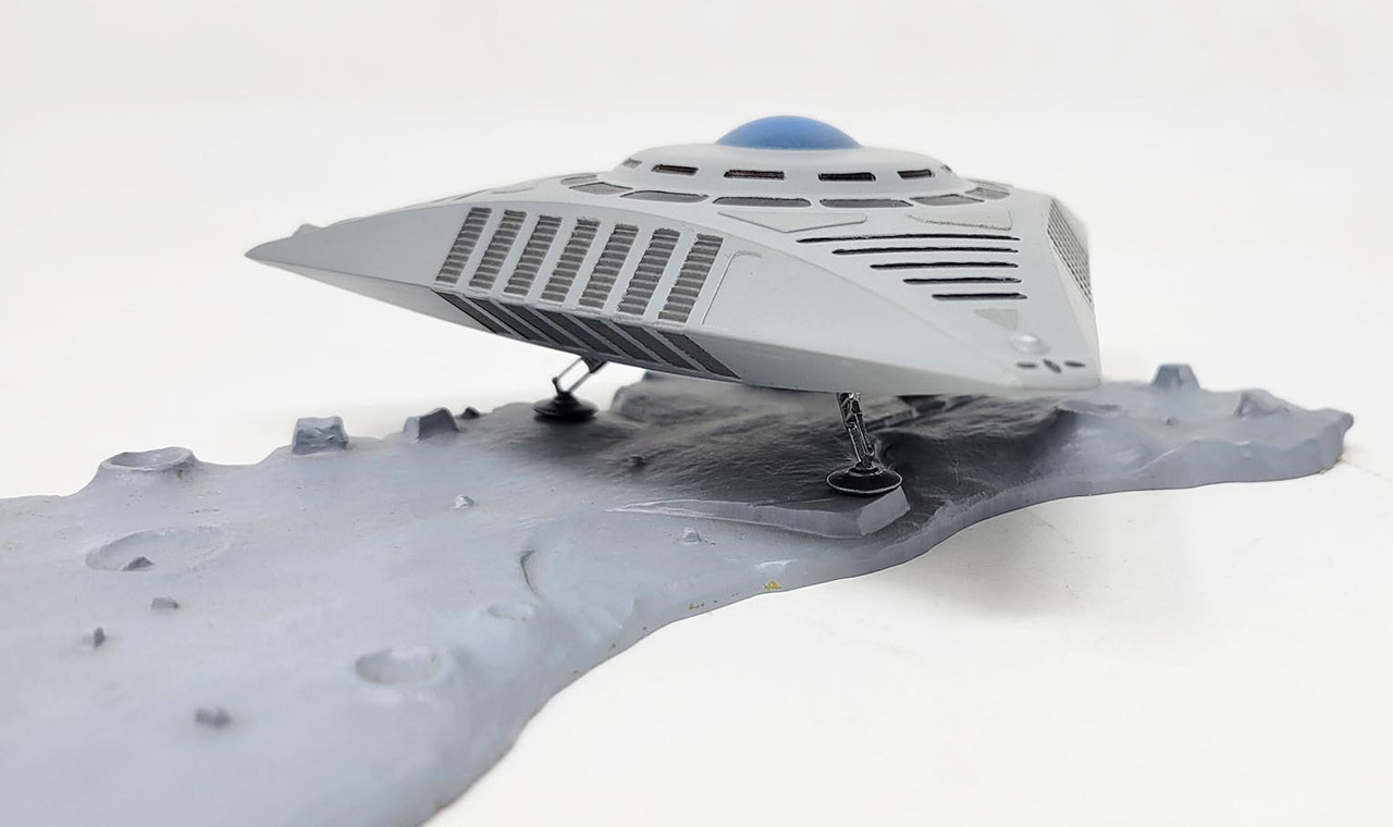 TR3 UFO with Base (5in)-5