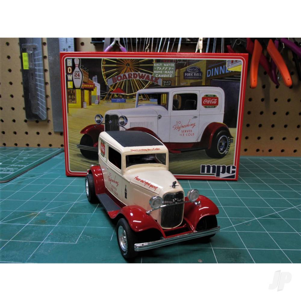 1932 Ford Sedan Delivery (Coca Cola)-2
