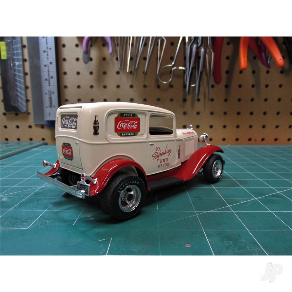 1932 Ford Sedan Delivery (Coca Cola)-4