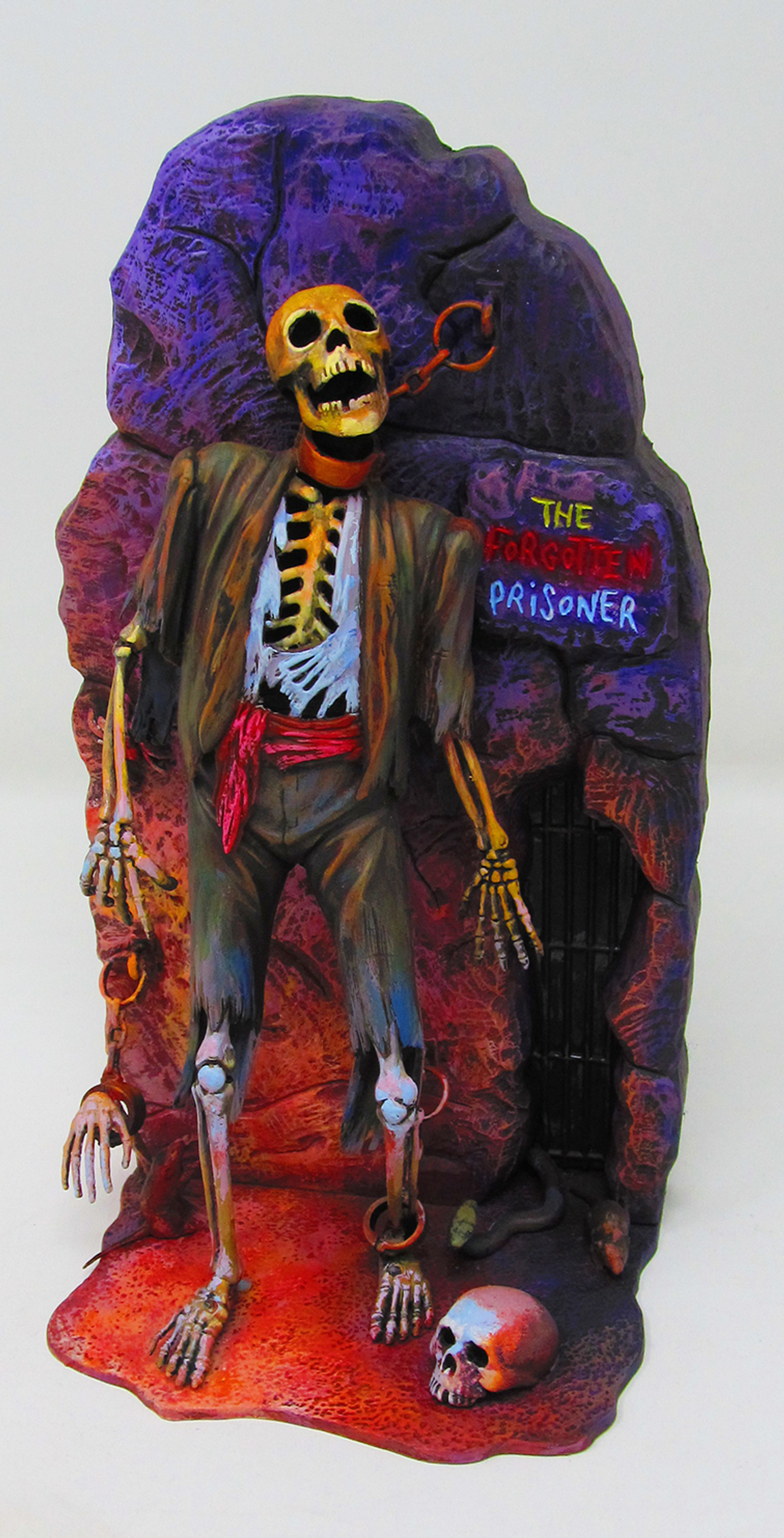 1:8 Forgotten Prisoner of Castle Mare Glow Edition-4