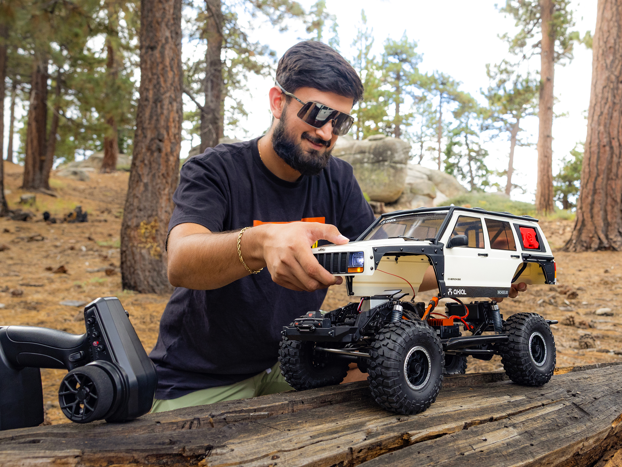 1/10 SCX10 III Jeep Cherokee XJ 4X4 RTR Rock Crawler, White-29