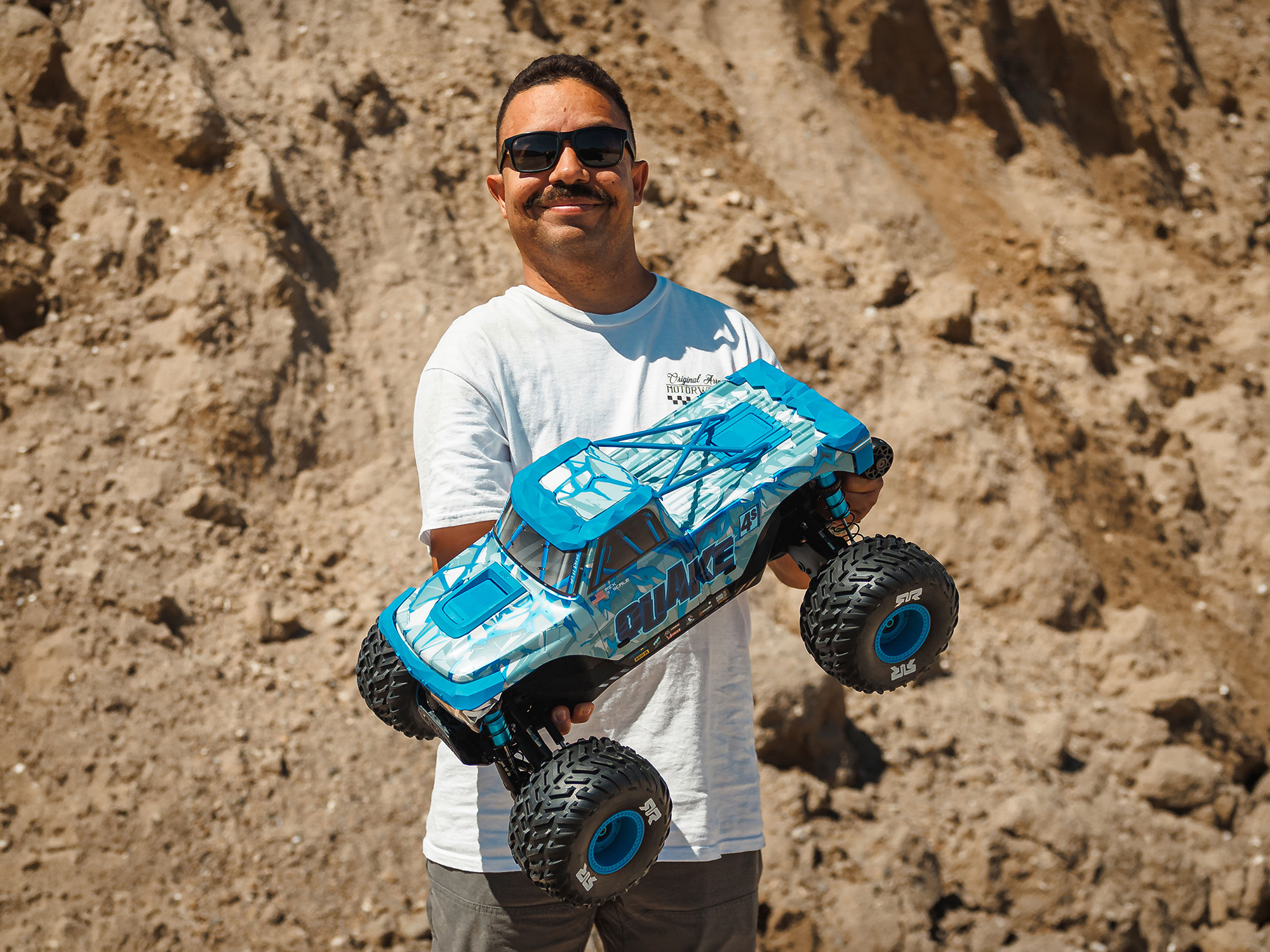 1/8 QUAKE 4S DSC 4X4 RTR Monster Truck, White/Blue-21