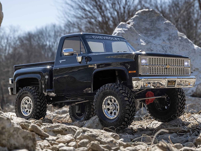 Axial 1/10 SCX10 III Base Camp 1982 Chevy K10 4X4 RTR - Black-7