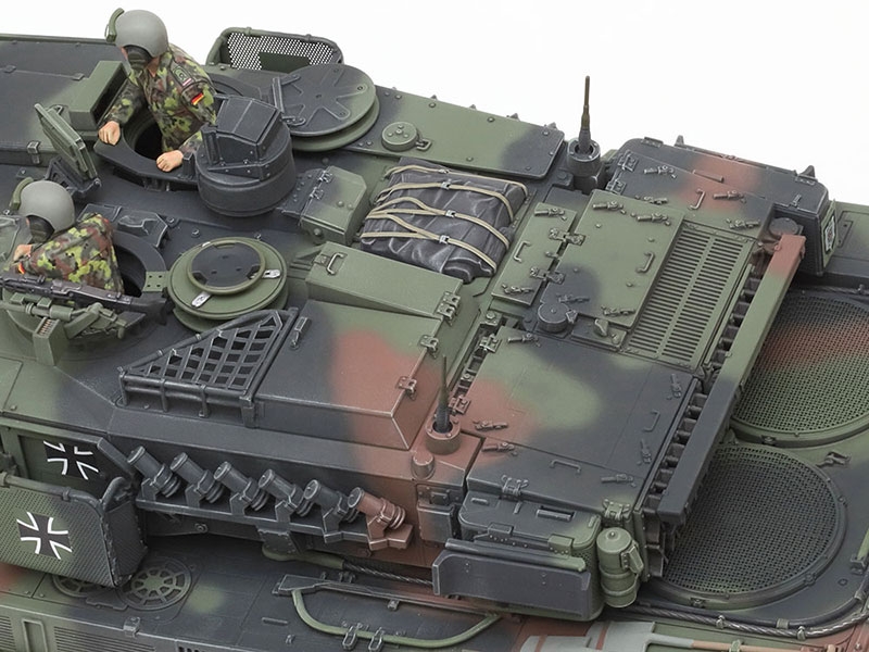 Tamiya 1/35 Leopard 2 A7V-6