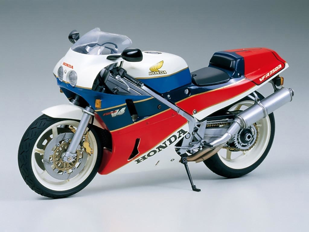 tamiya-honda-vfr750r-kit