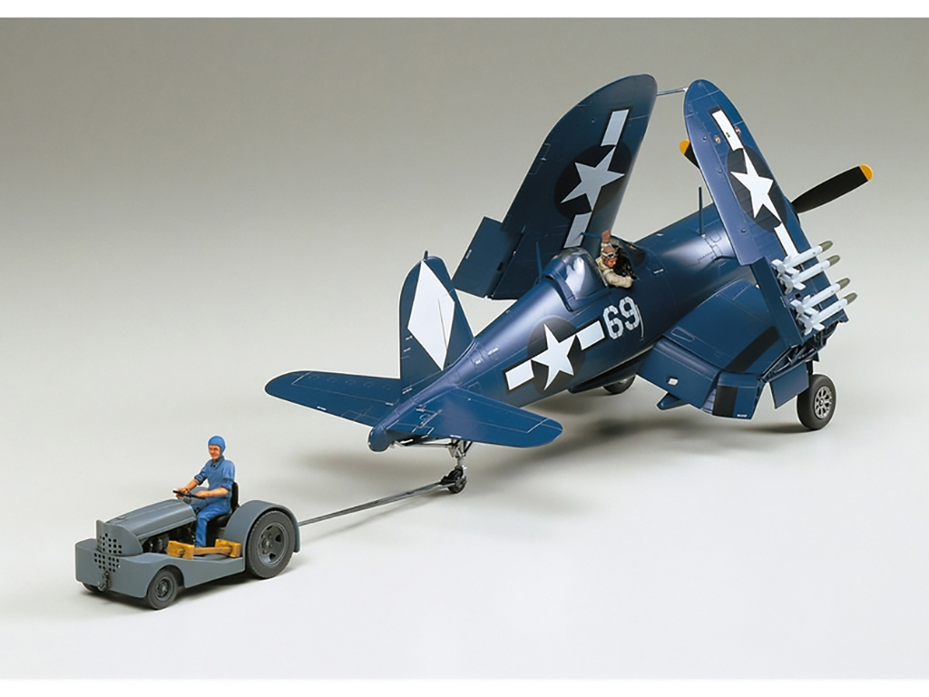 Tamiya VOUGHT F4U-1D CORSAIR W/MOTO TUG