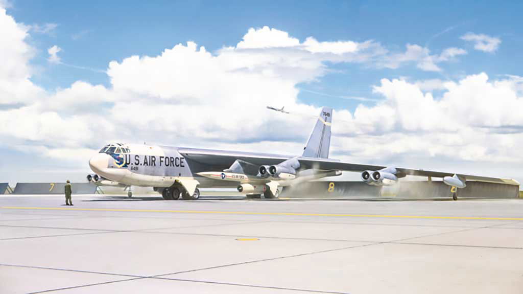 Italeri B-52G early with Hound Dog