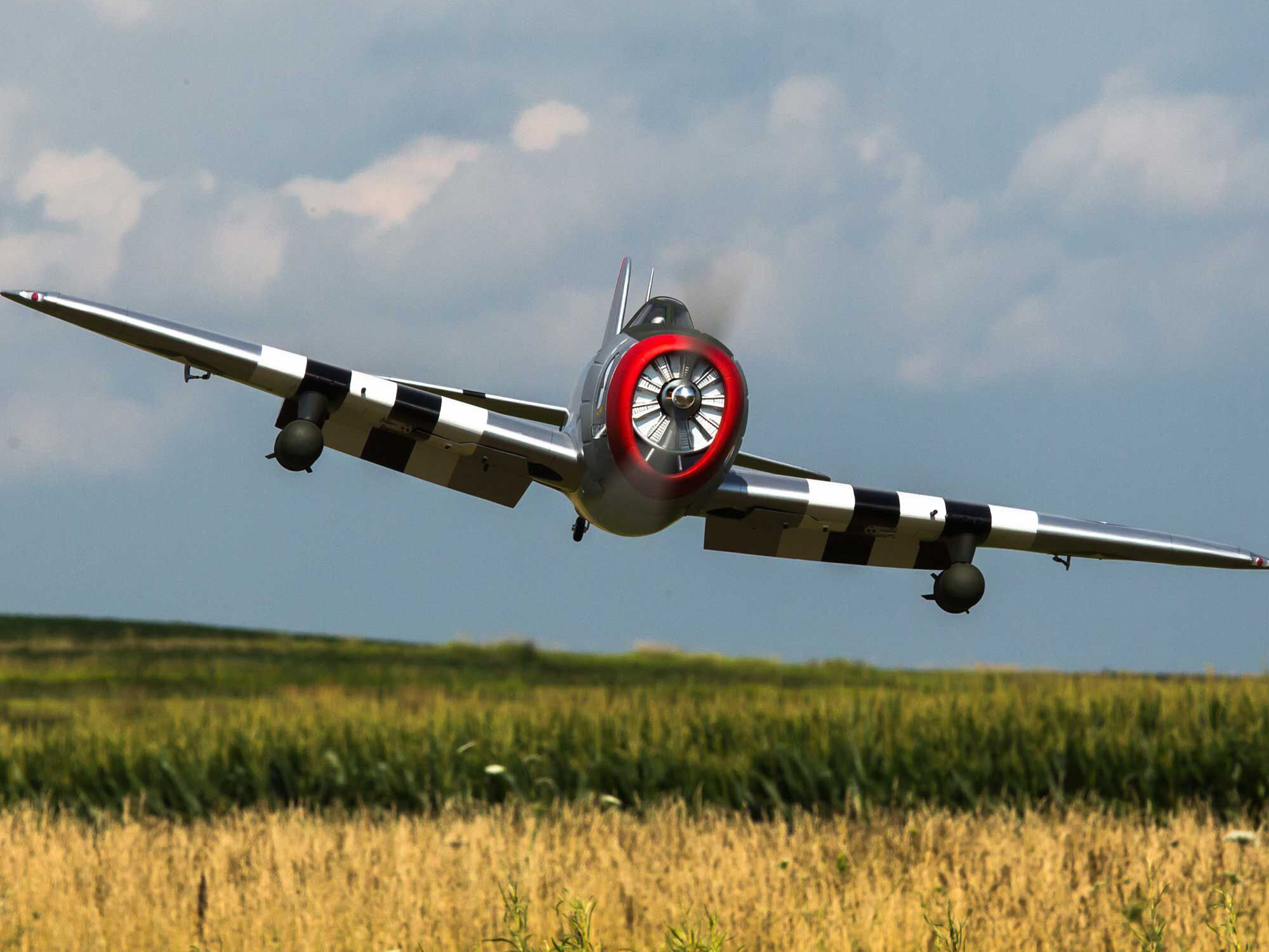 P-47D Thunderbolt 20cc ARF, 67"-24