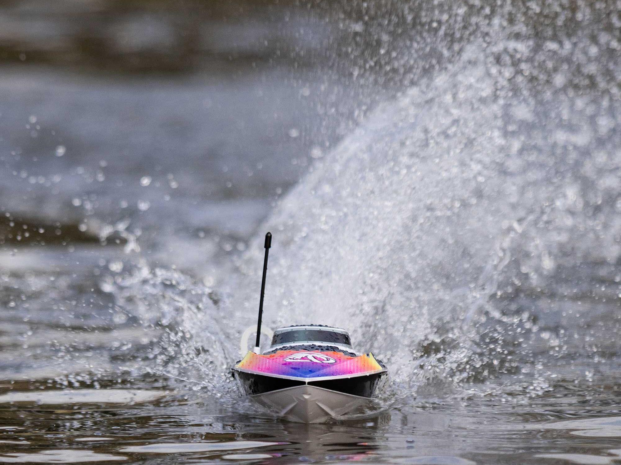 Recoil 2 18" Self-Righting Brushless Deep-V RTR, Heatwave-18