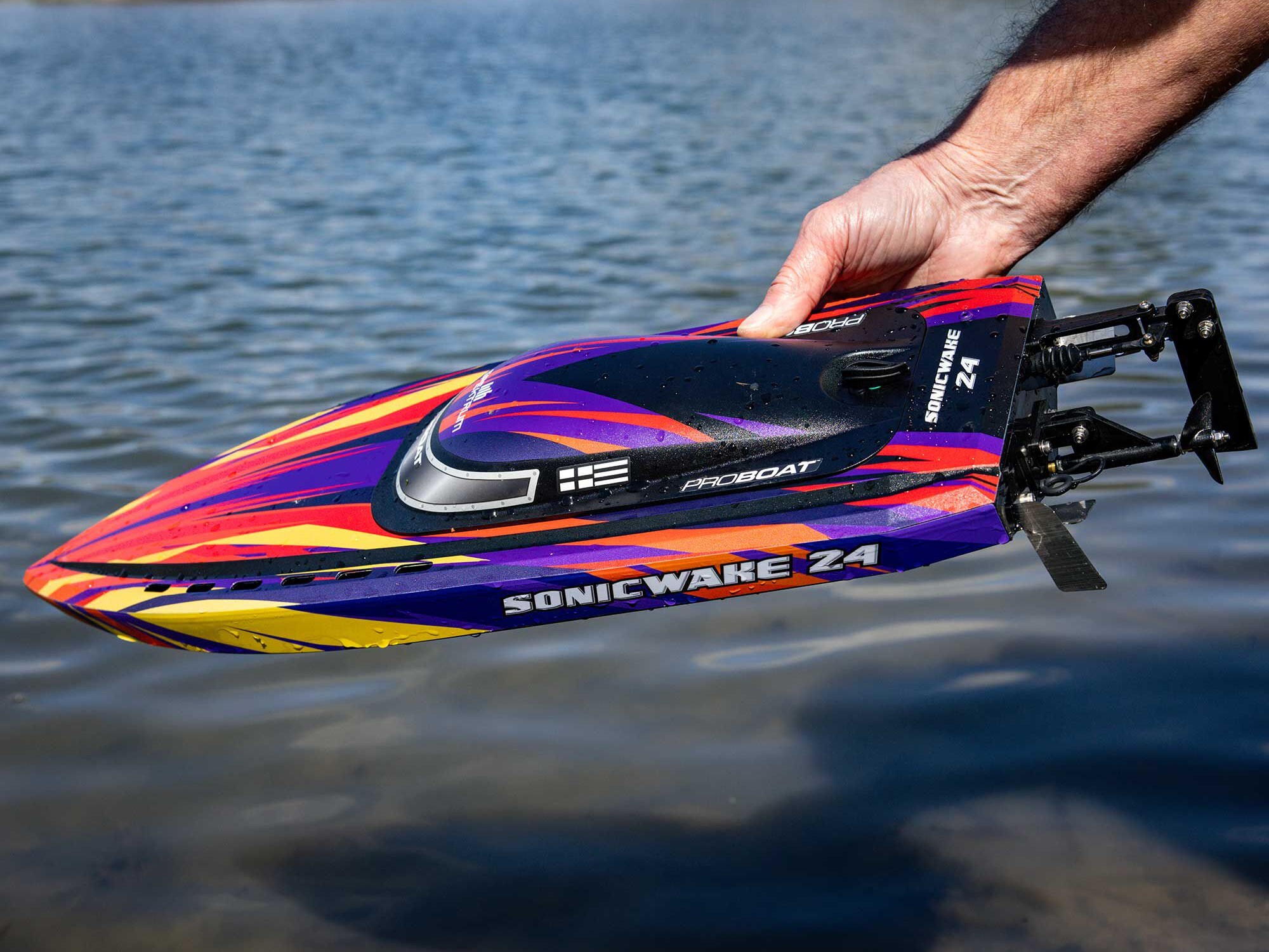 Sonicwake 24" Self-Righting Brushless Deep-V RTR, Red-15