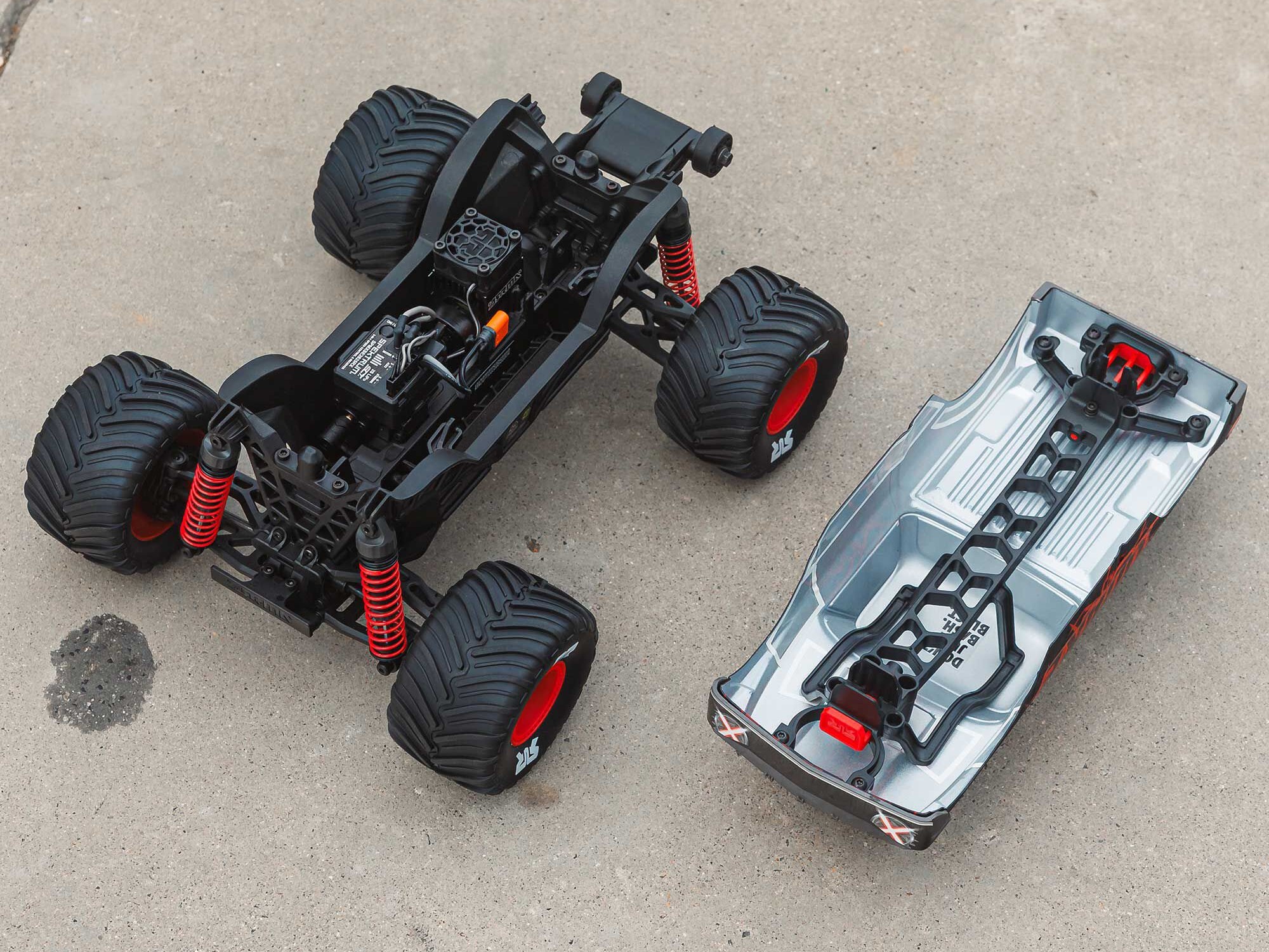 1/16 QUAKE GROM 4X4 RTR Monster Truck Red-14