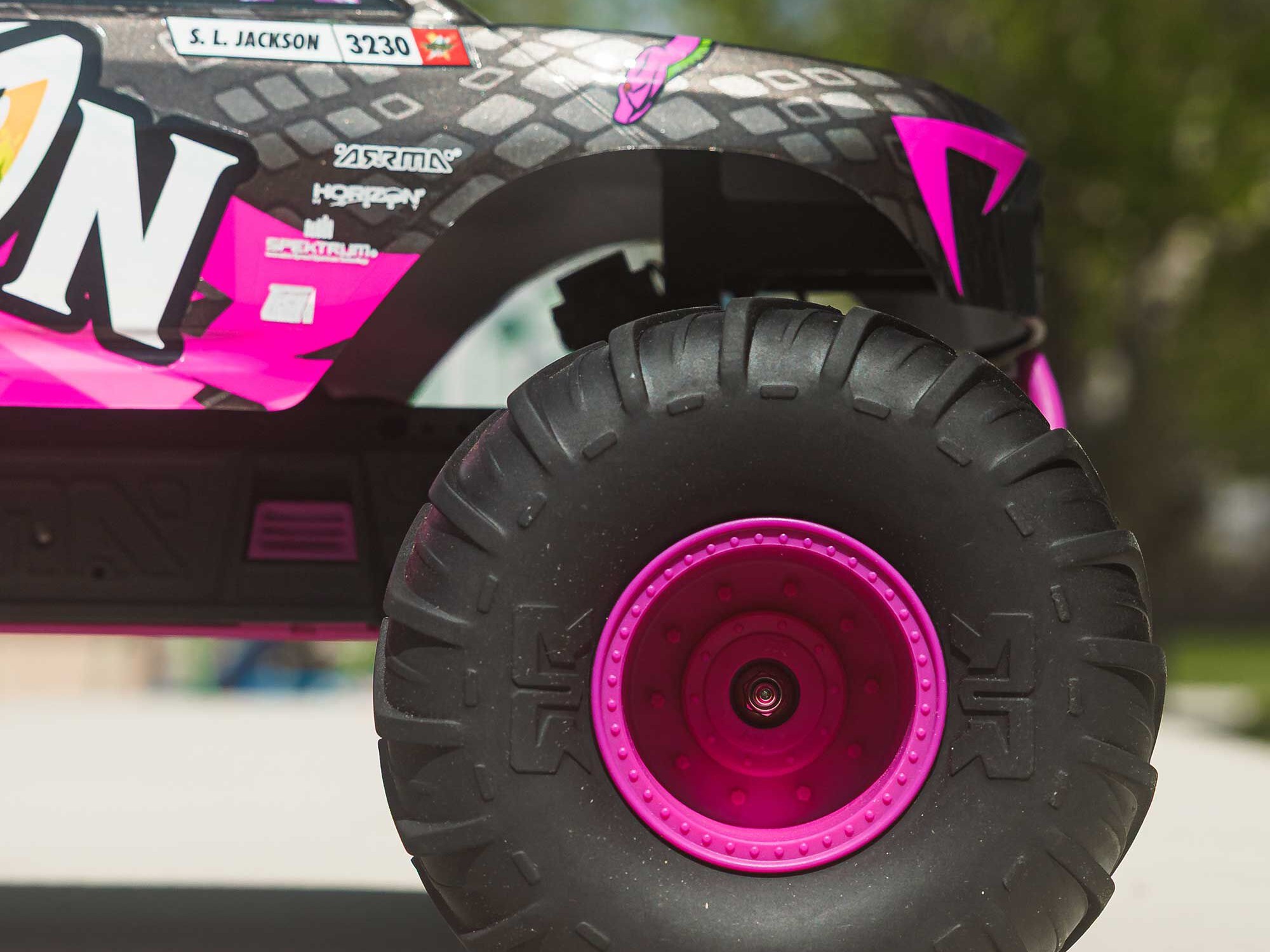 Arrma 1/10 GORGON MEGA 550 2WD MT with Battery Charger Purple-20