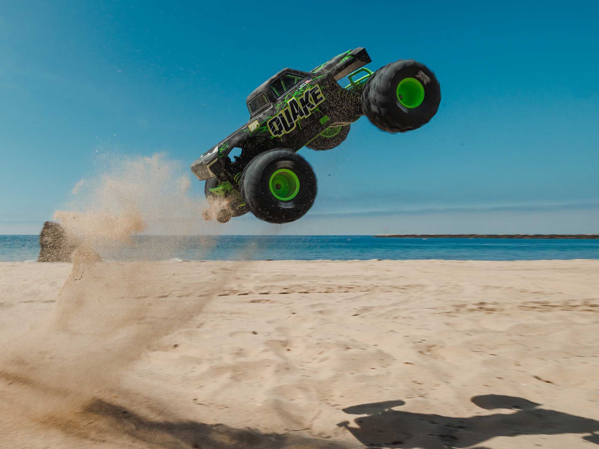 1/10 QUAKE 223S DSC 2WD RTR Brushless Monster Truck, Green-14