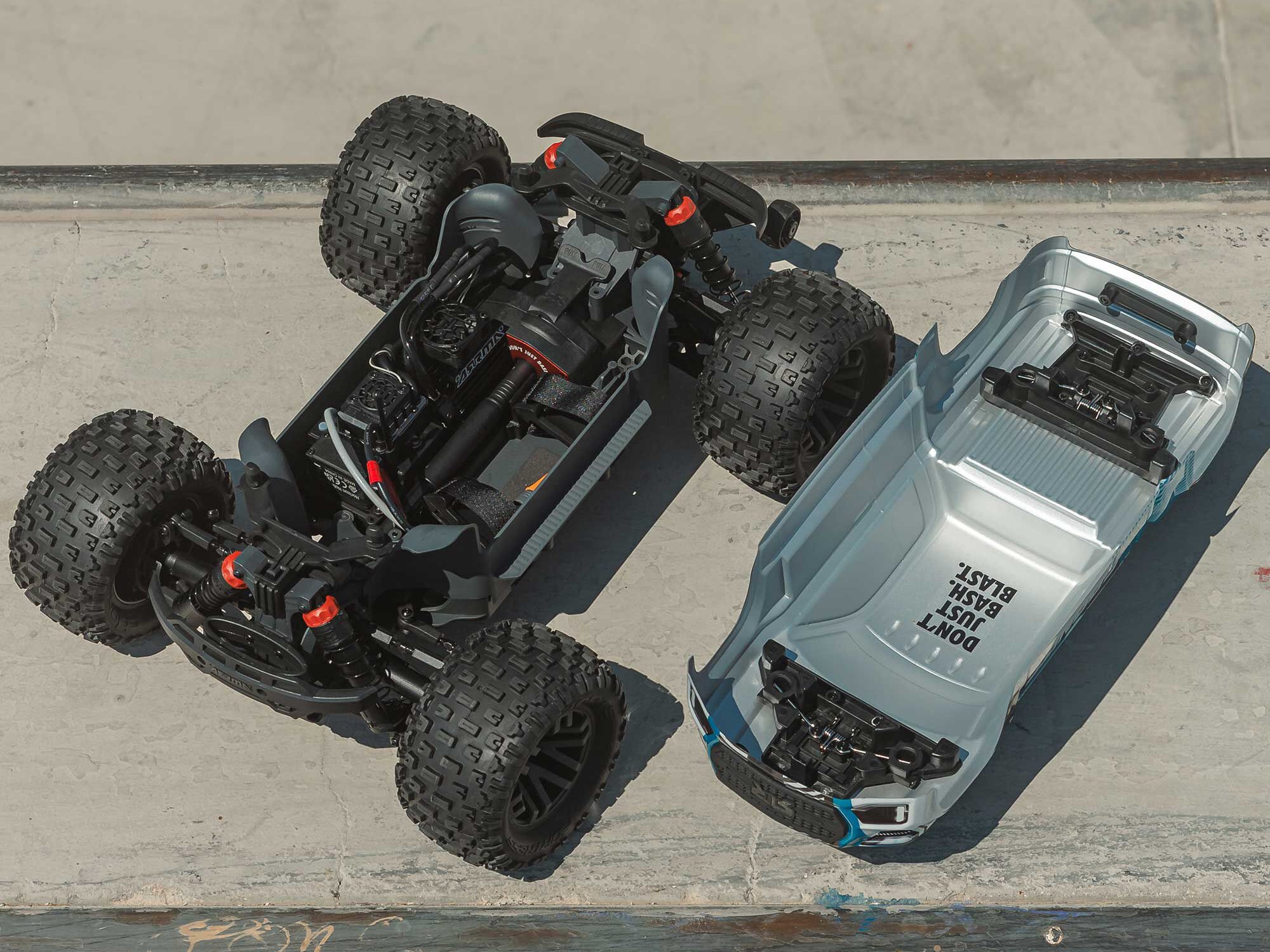 1/10 GRANITE 223S DSC 4X4 RTR Monster Truck Red-17