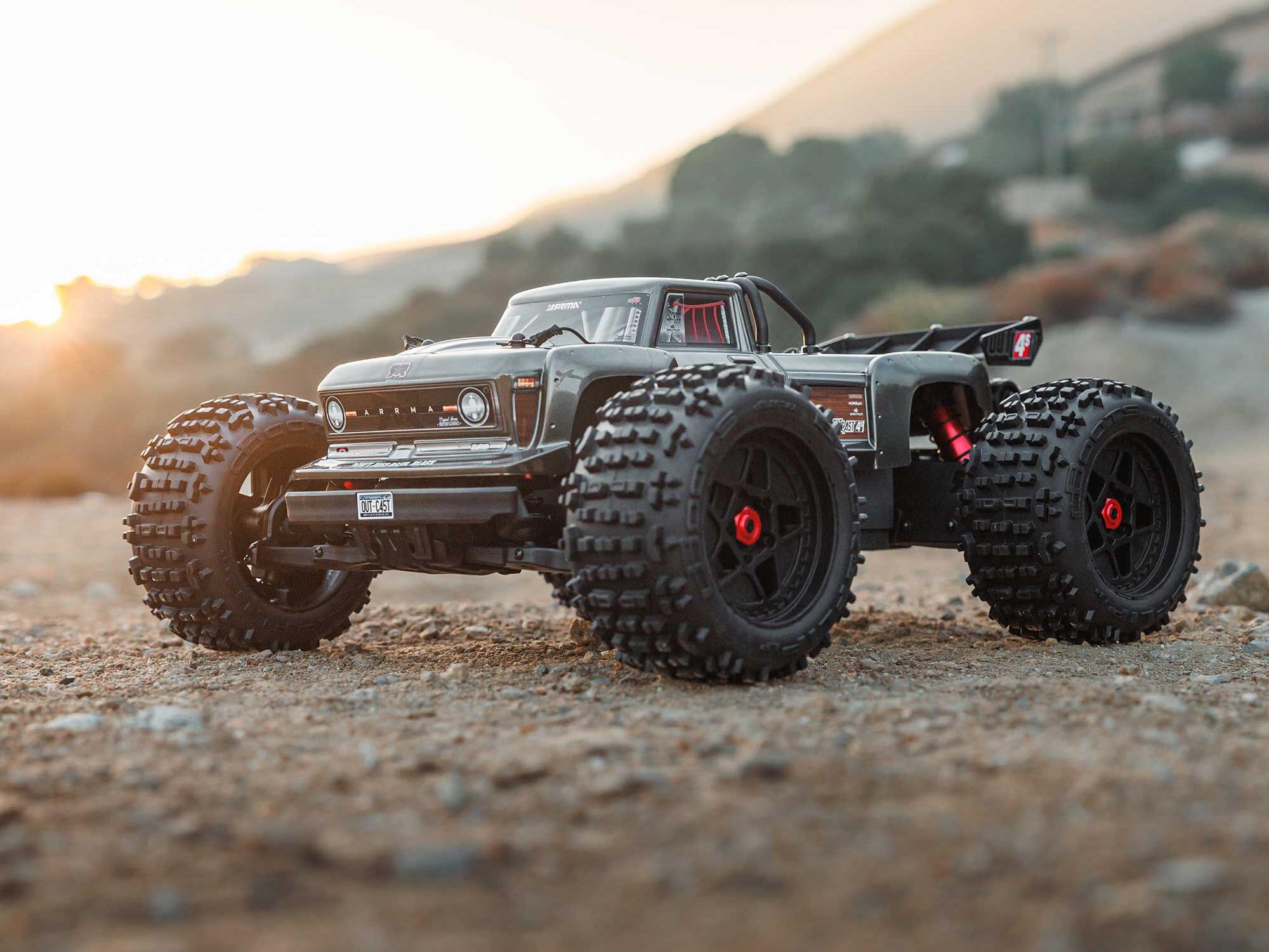 1/10 OUTCAST 4S 4X4 BLX Stunt MT (with Centre Diff) Gunmetal-12