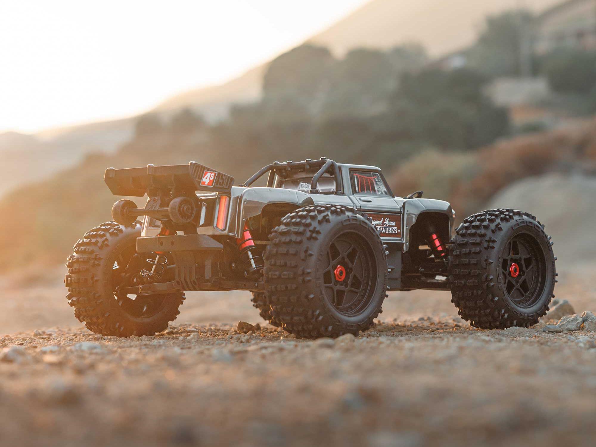 1/10 OUTCAST 4S 4X4 BLX Stunt MT (with Centre Diff) Gunmetal-13