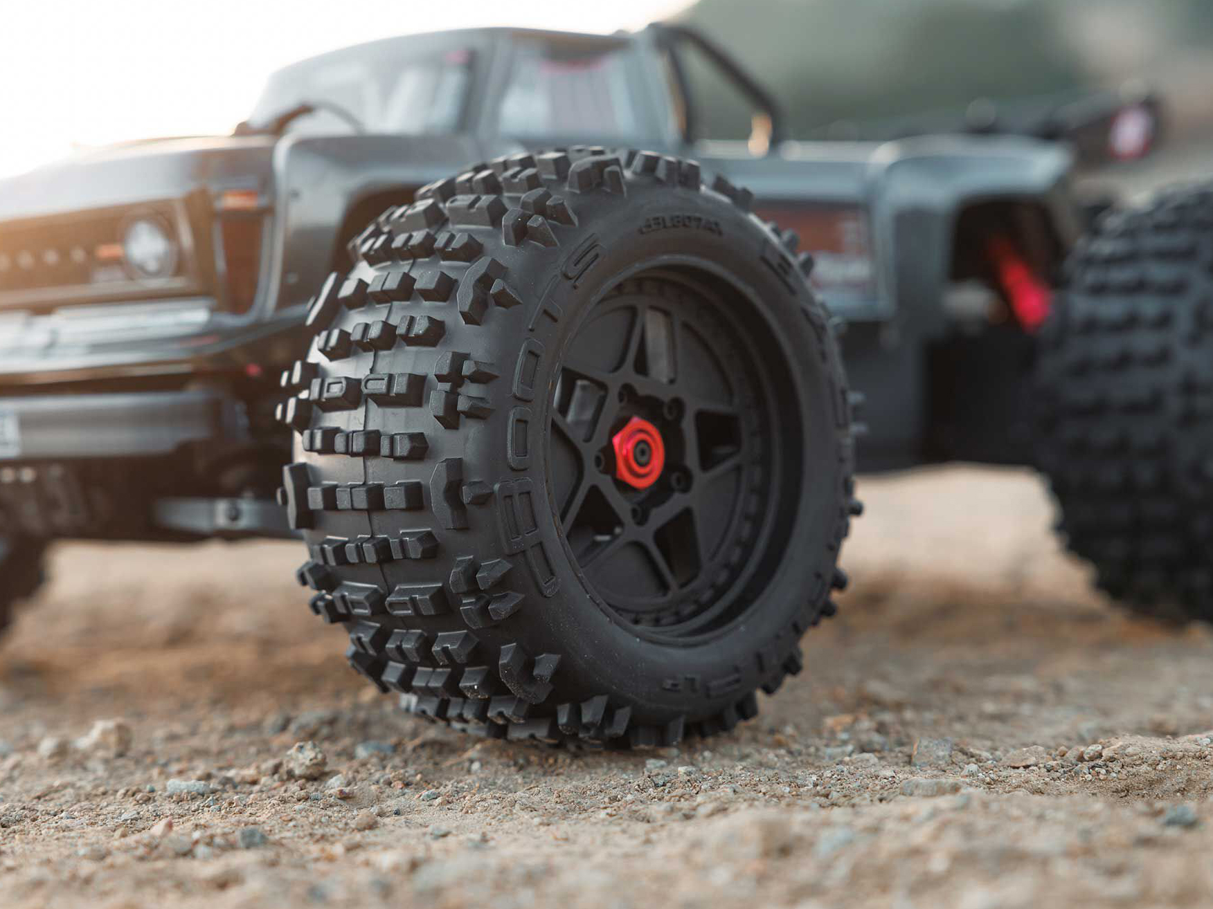 1/10 OUTCAST 4S 4X4 BLX Stunt MT (with Centre Diff) Gunmetal-14