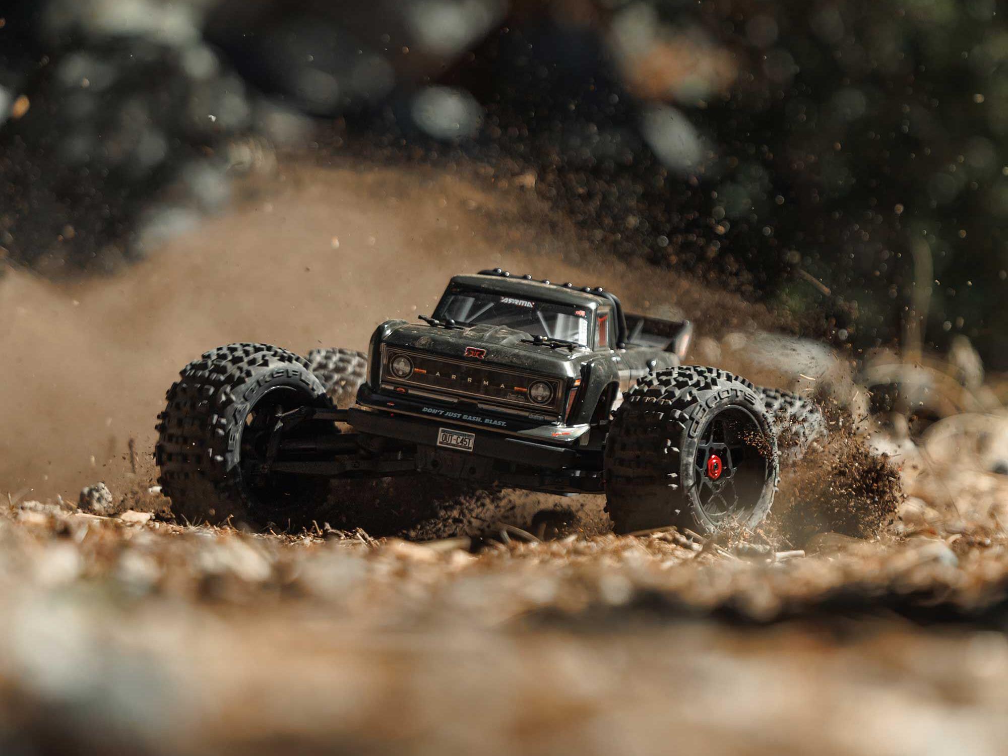 1/10 OUTCAST 4S 4X4 BLX Stunt MT (with Centre Diff) Gunmetal-26