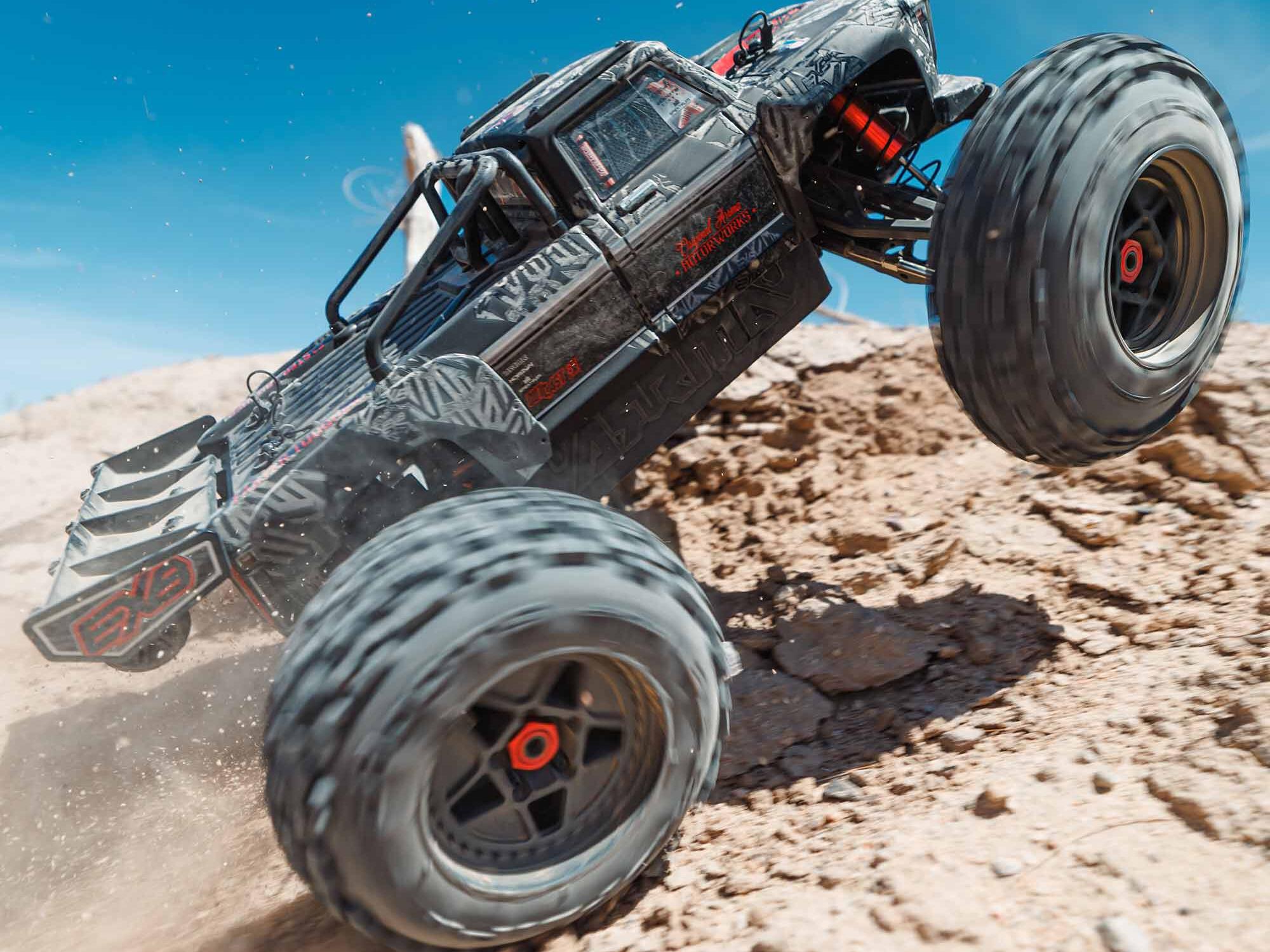 Arrma 1/5 Outcast 8S 4X4 BLX EXB Stunt Truck RTR Black-36