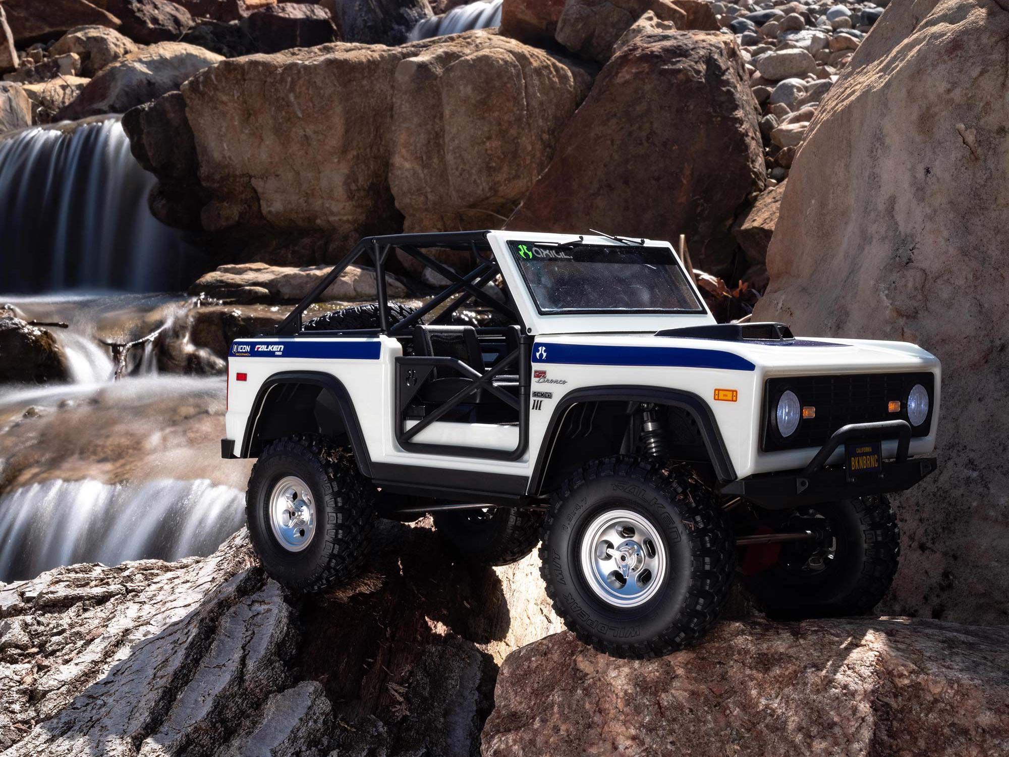 1/10 SCX10 III Early Ford Bronco 4WD RTR Rock Crawler White-3
