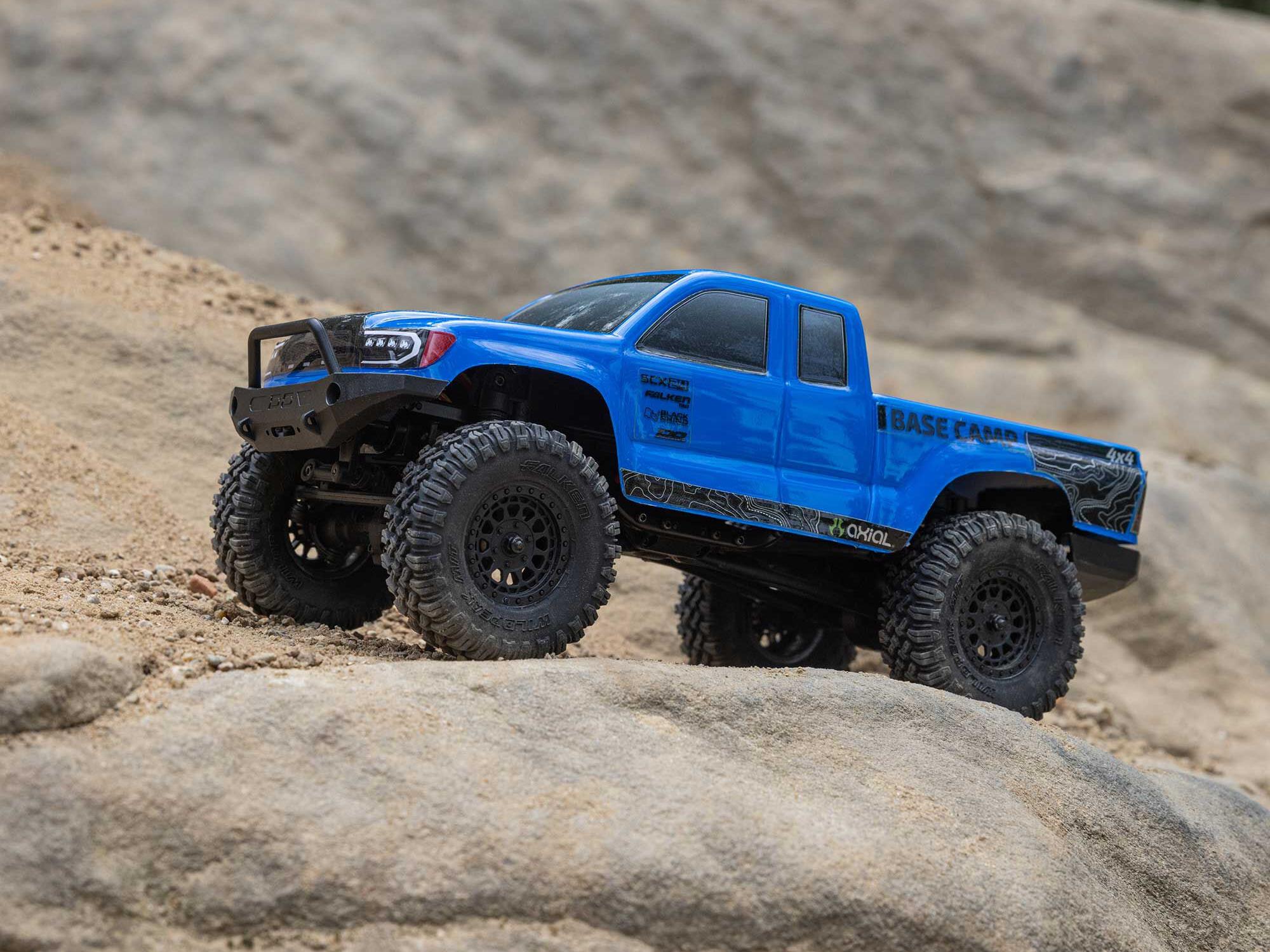 Axial SCX24 Base Camp 4WD Rock Crawler RTR Blue-32