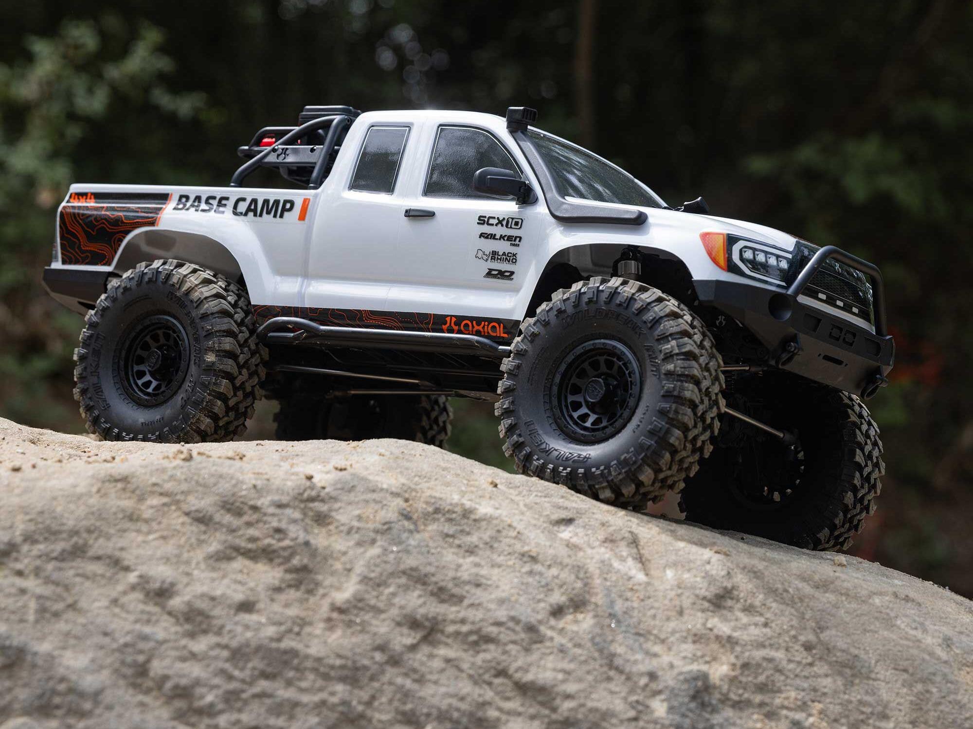 1/10 SCX10 III Base Camp 4X4 Rock Crawler RTR White-16