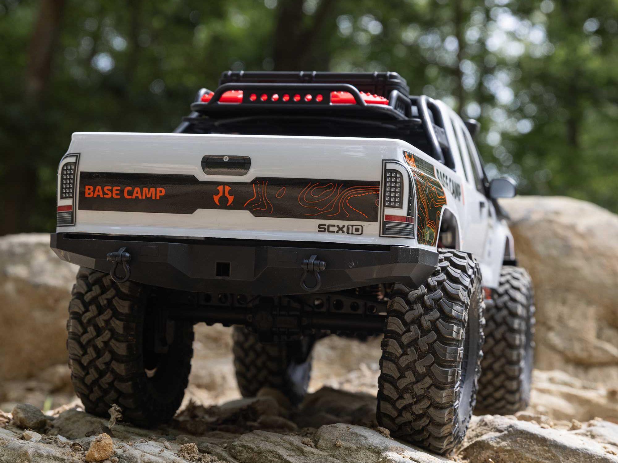 1/10 SCX10 III Base Camp 4X4 Rock Crawler RTR White-17
