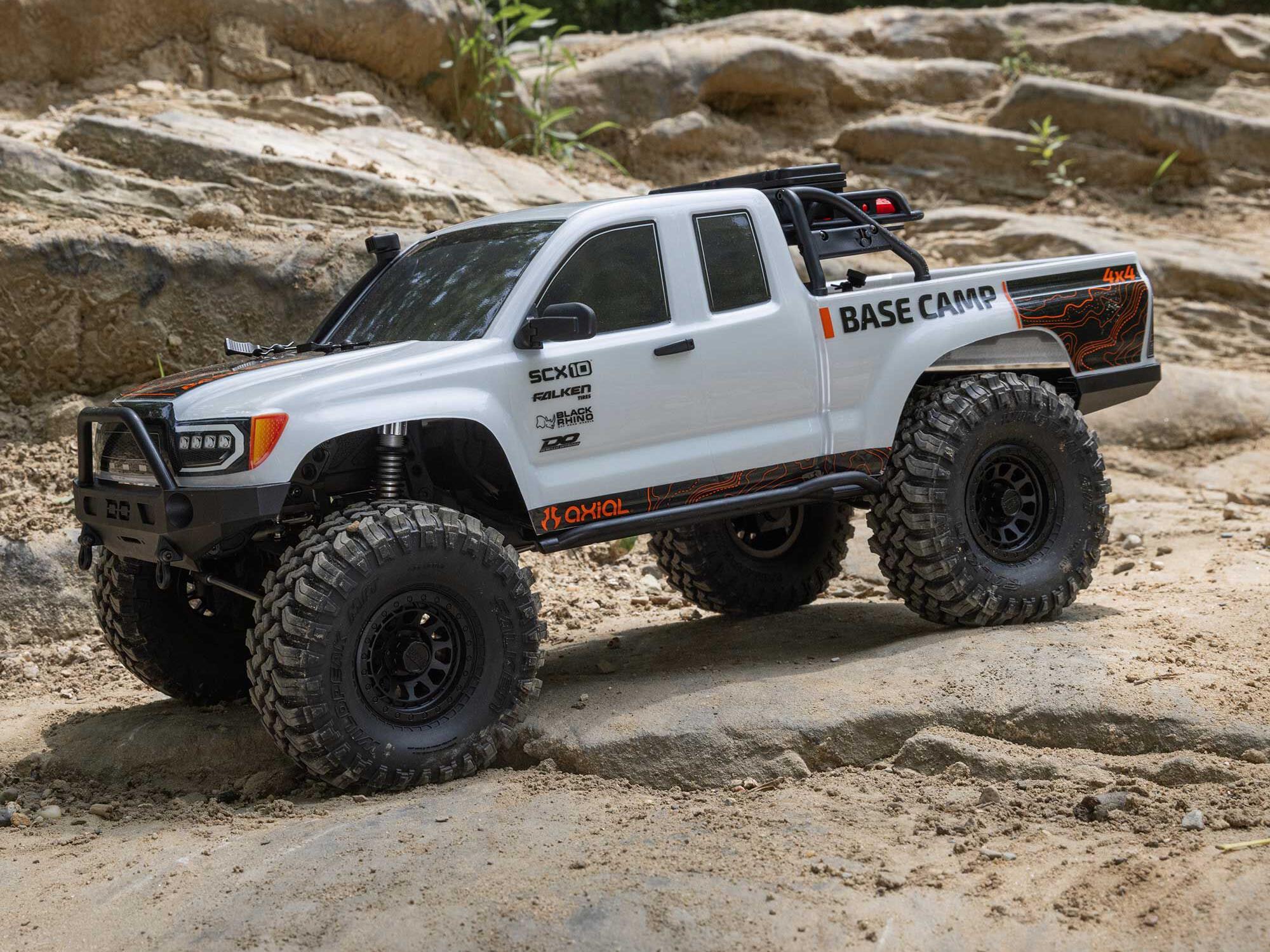 1/10 SCX10 III Base Camp 4X4 Rock Crawler RTR White-18