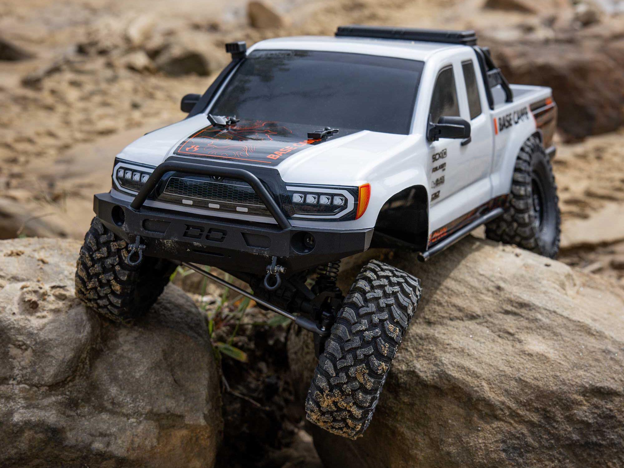 1/10 SCX10 III Base Camp 4X4 Rock Crawler RTR White-19