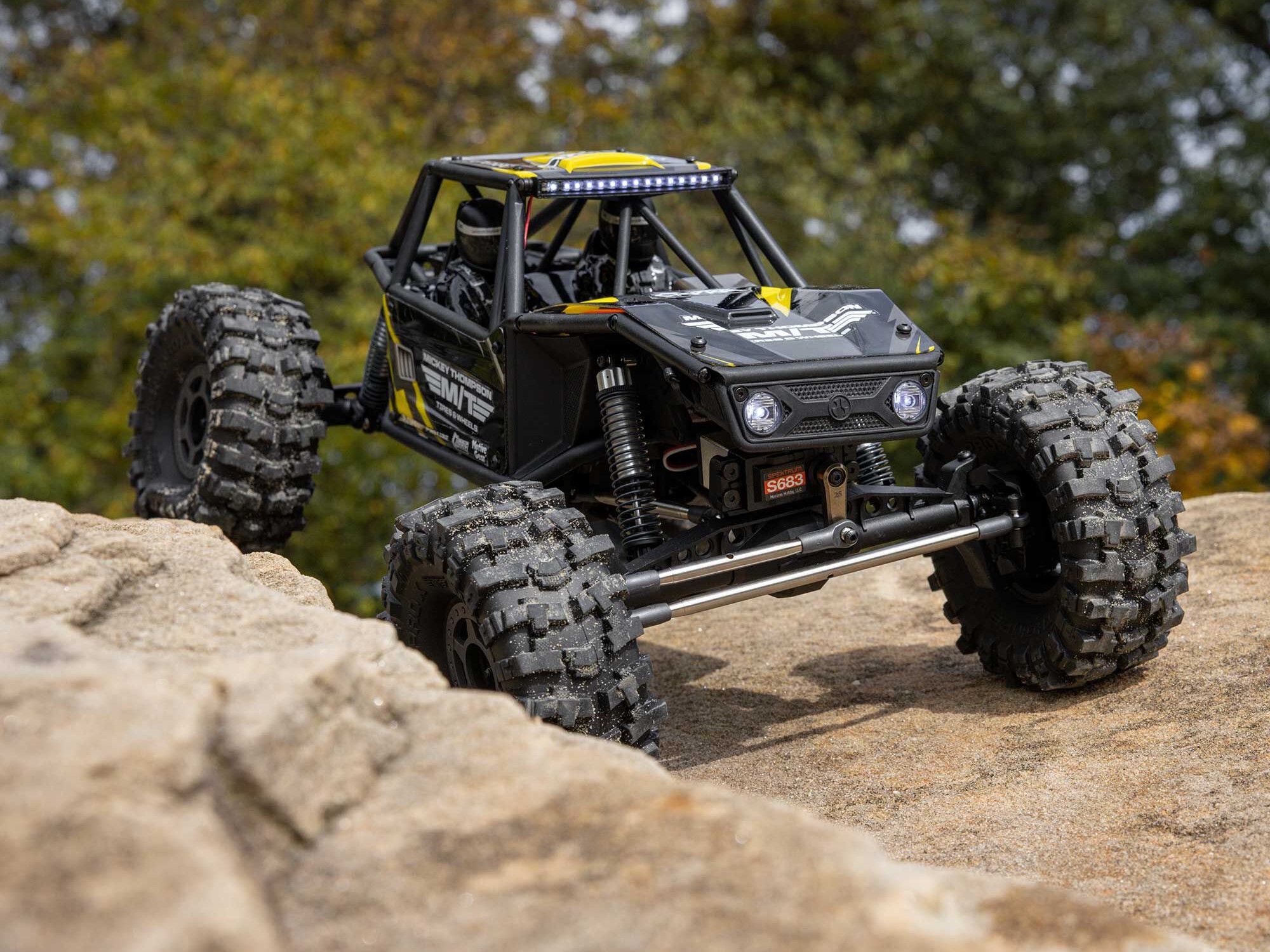 Axial 1/10 UTB10 Capra 1.9 4WS 4X4 RTR - Yellow-26