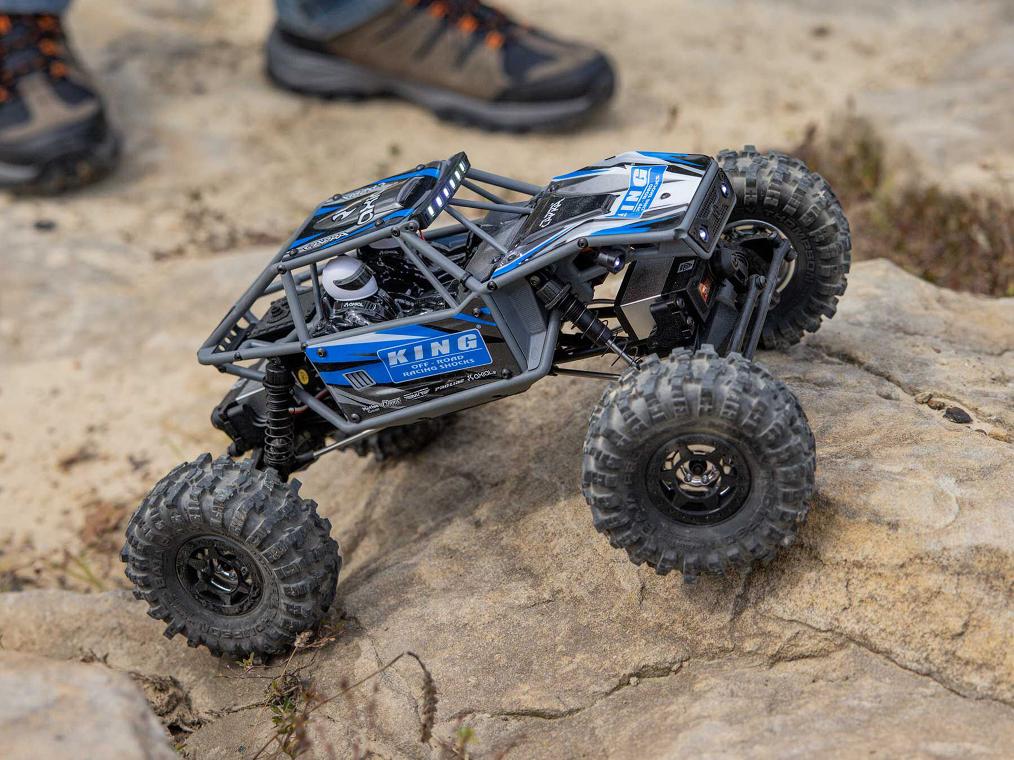 Axial 1/18 UTB18 Capra 4WS 4WD Trail Buggy RTR with Bat/Chg - Blue-16