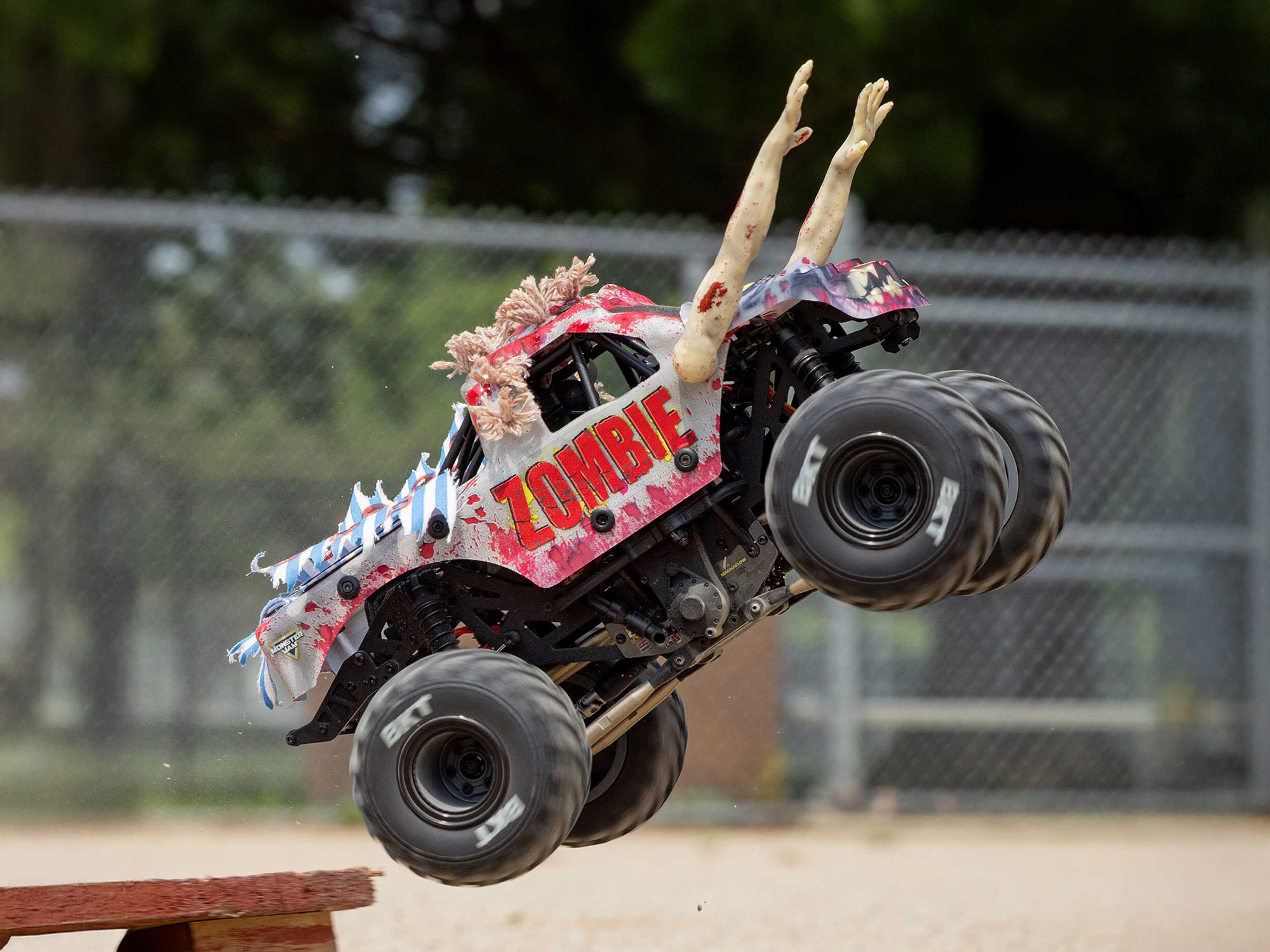 Losi 1/18 Mini LMT Zombie 2S 4X4 RTR Brushed Monster Truck-29