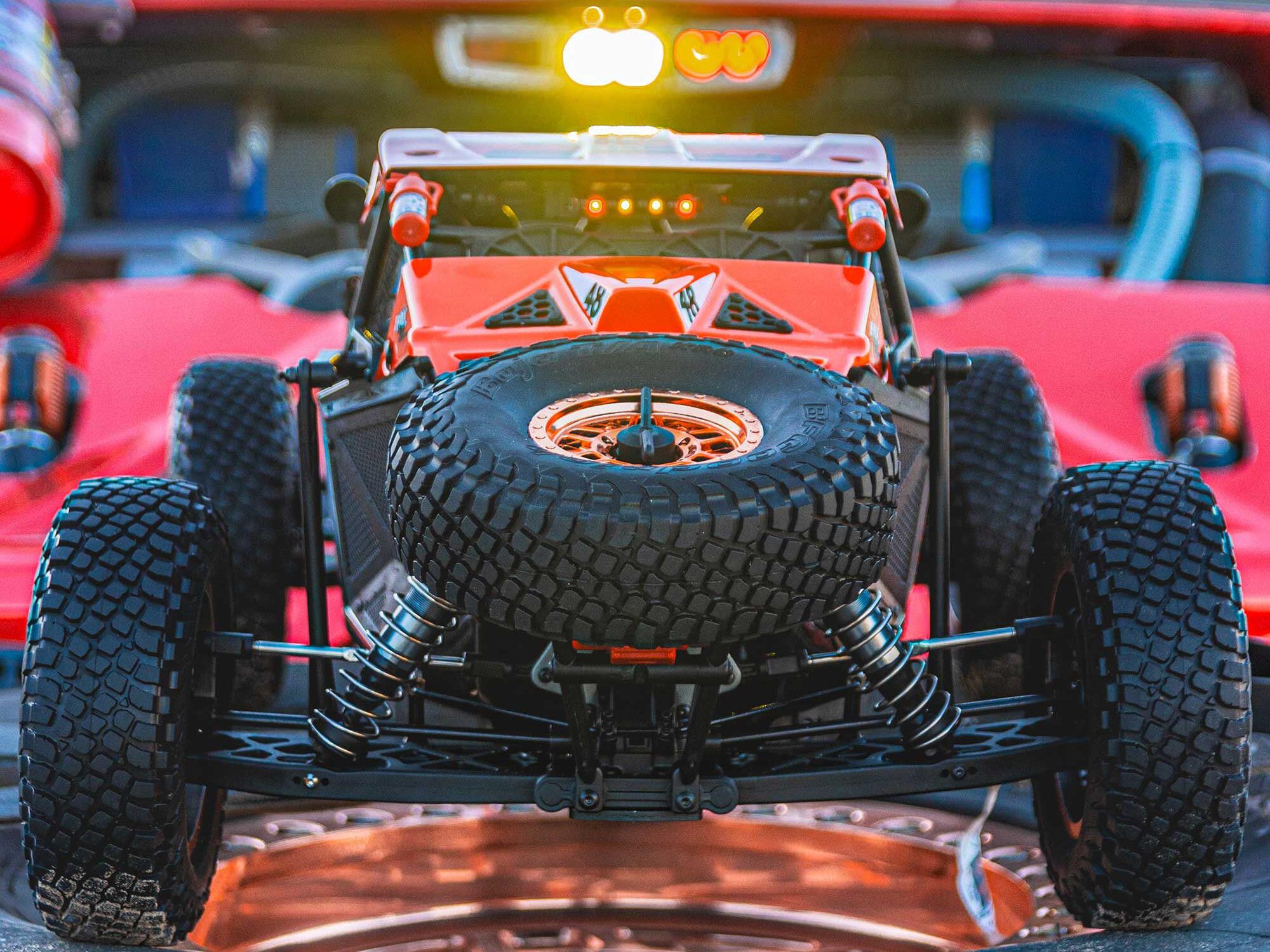 Losi 1/6 8IGHT-X Super Lasernut 4WD Brushless Buggy RTR-31