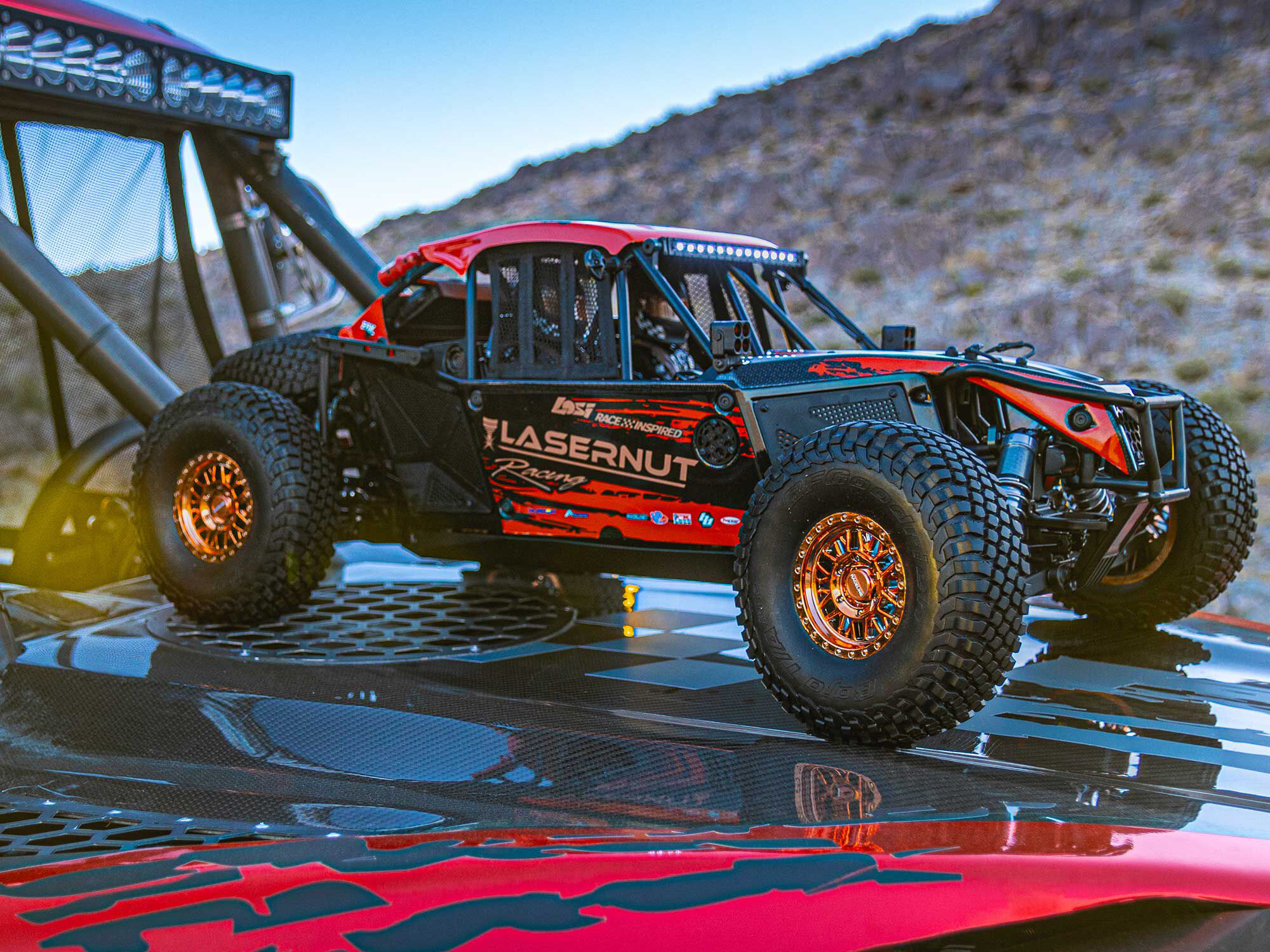Losi 1/6 8IGHT-X Super Lasernut 4WD Brushless Buggy RTR-32