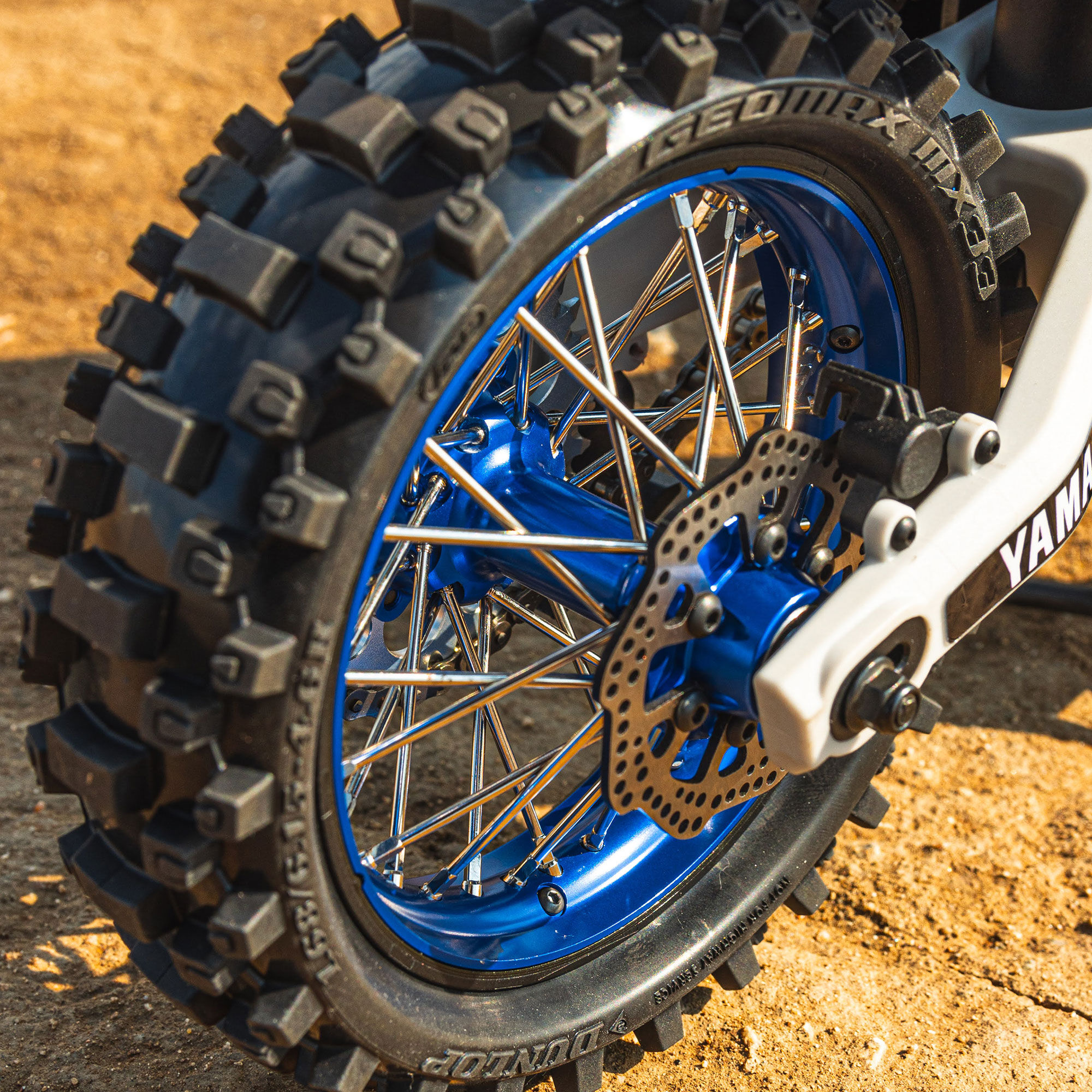 1/4 Pro-Spec Aluminum V2 Bead Rear Wheel Blue/Blue (1): Prom-6