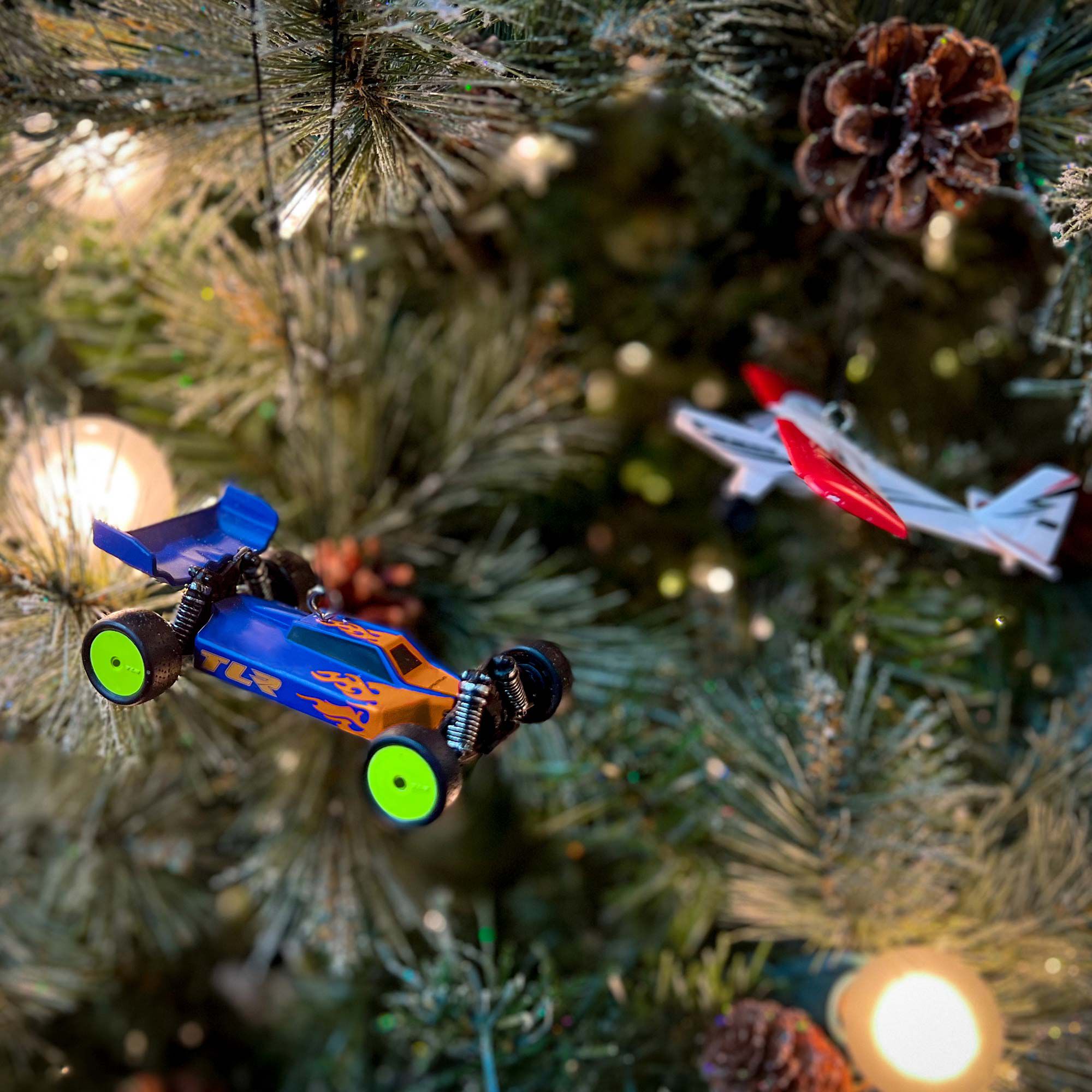 TLR 22X-4 ELITE Tree Ornament-2